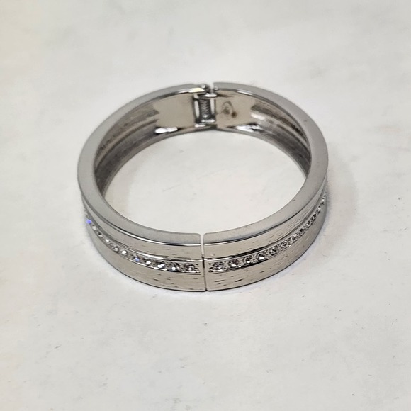 Real Collectibles by Adrienne Silver Tone Diamonte Hinge Clamper Bracelet Oval - Picture 4 of 8